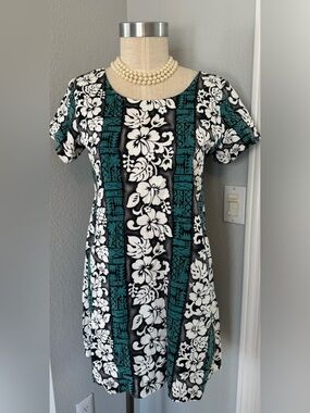 Bishop St Apparel Hawaiian Dress